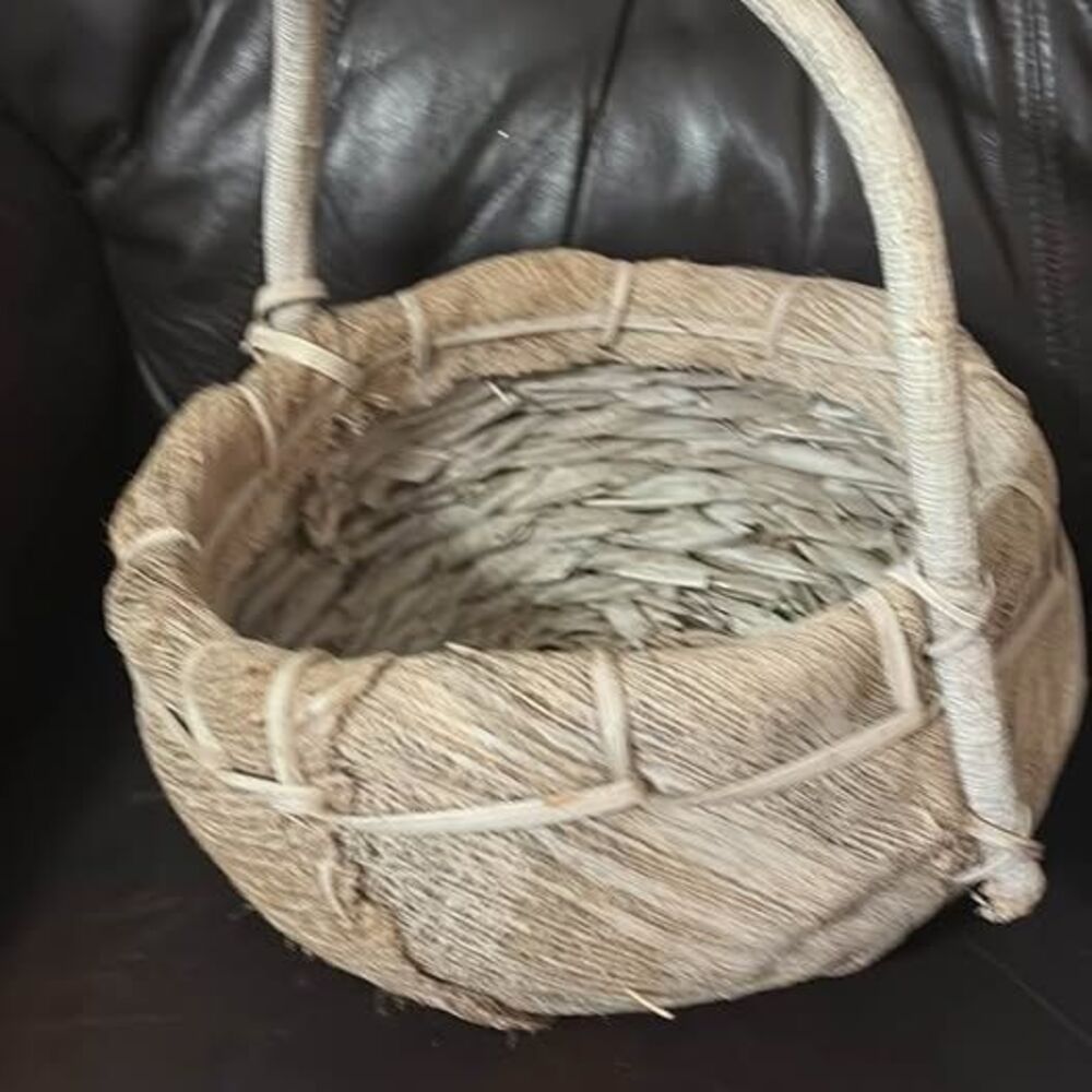 Woven corn husk Natural Fiber Basket with Handle
